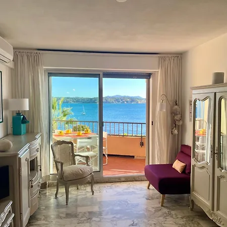 Stunning Sea View, Comfort, Ac, Everything Within Walking Distance Apartment *