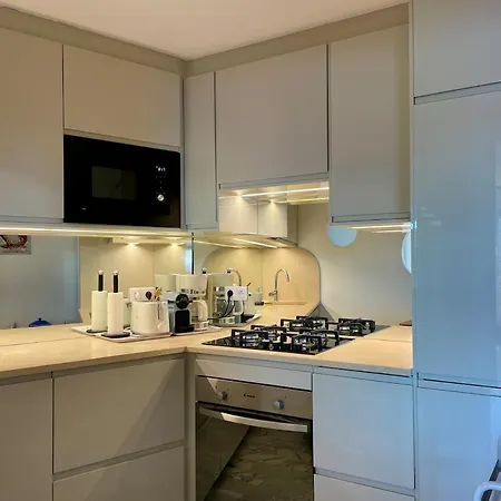 Apartment Stunning Sea View, Comfort, Ac, Everything Within Walking Distance *