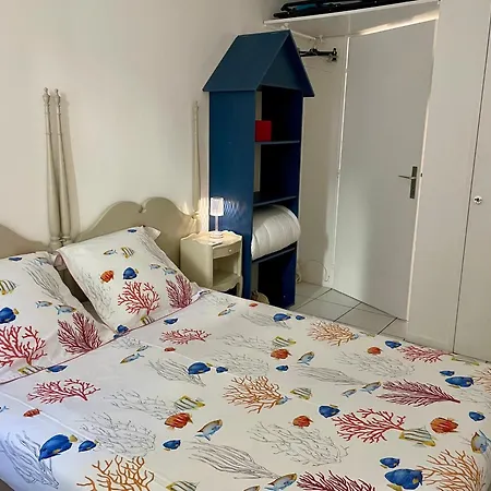 Stunning Sea View, Comfort, Ac, Everything Within Walking Distance شقة *